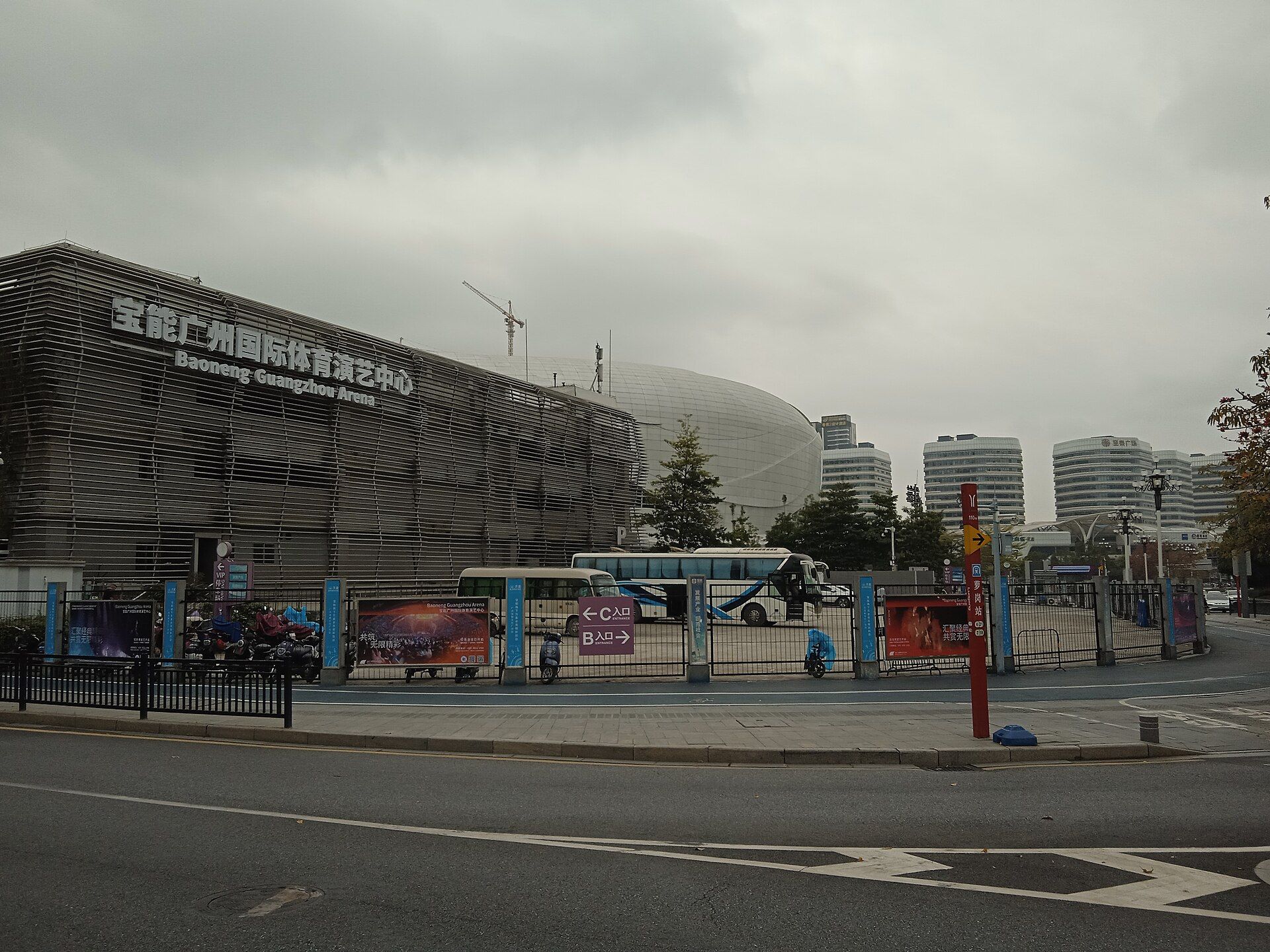 Baoneng Guangzhou International Sports and Performing Arts Center, Luogang