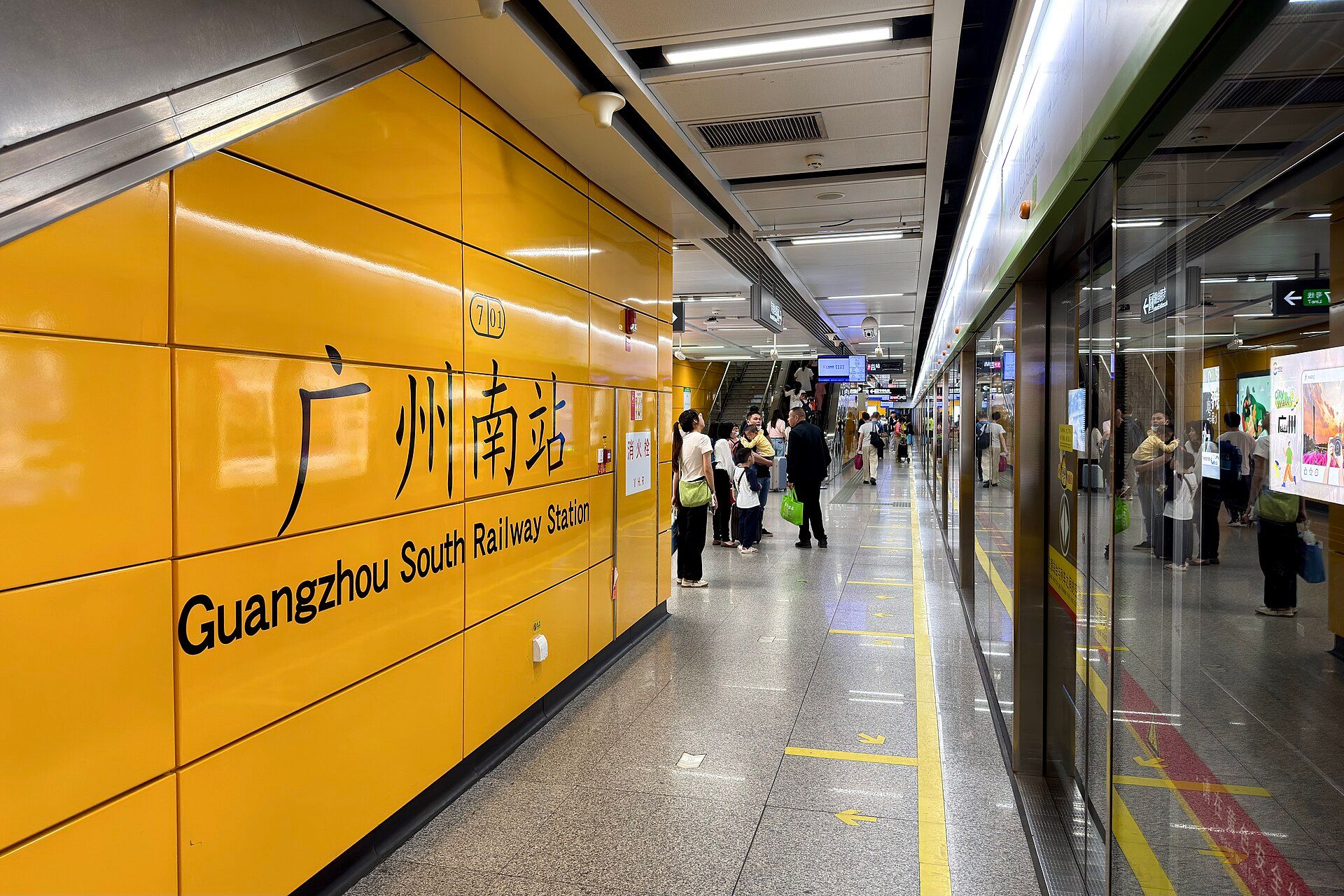 Guangzhou South Railway Station metro platform