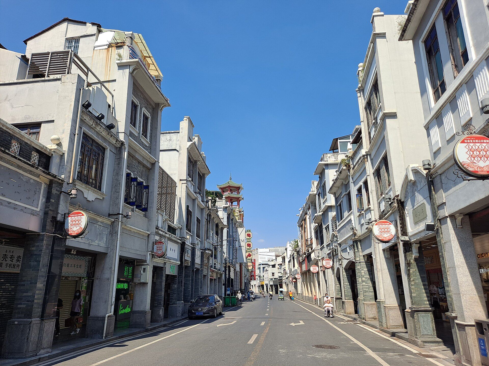 Arcaded qilou buildings on Shangxiajiu Pedestrian Street
