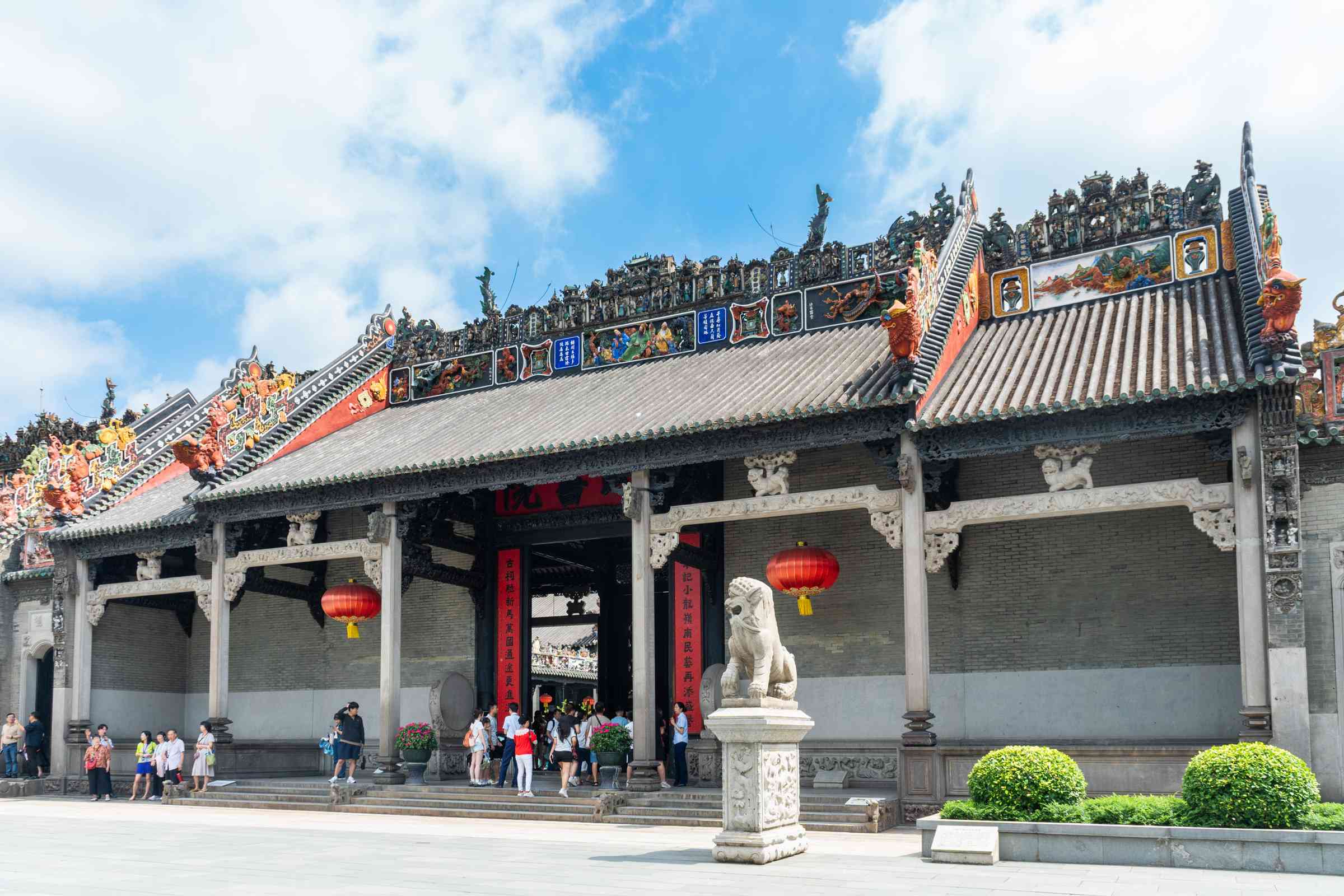 Front of the Chen Clan Ancestral Hall, with carved roof ridges and a stone lion