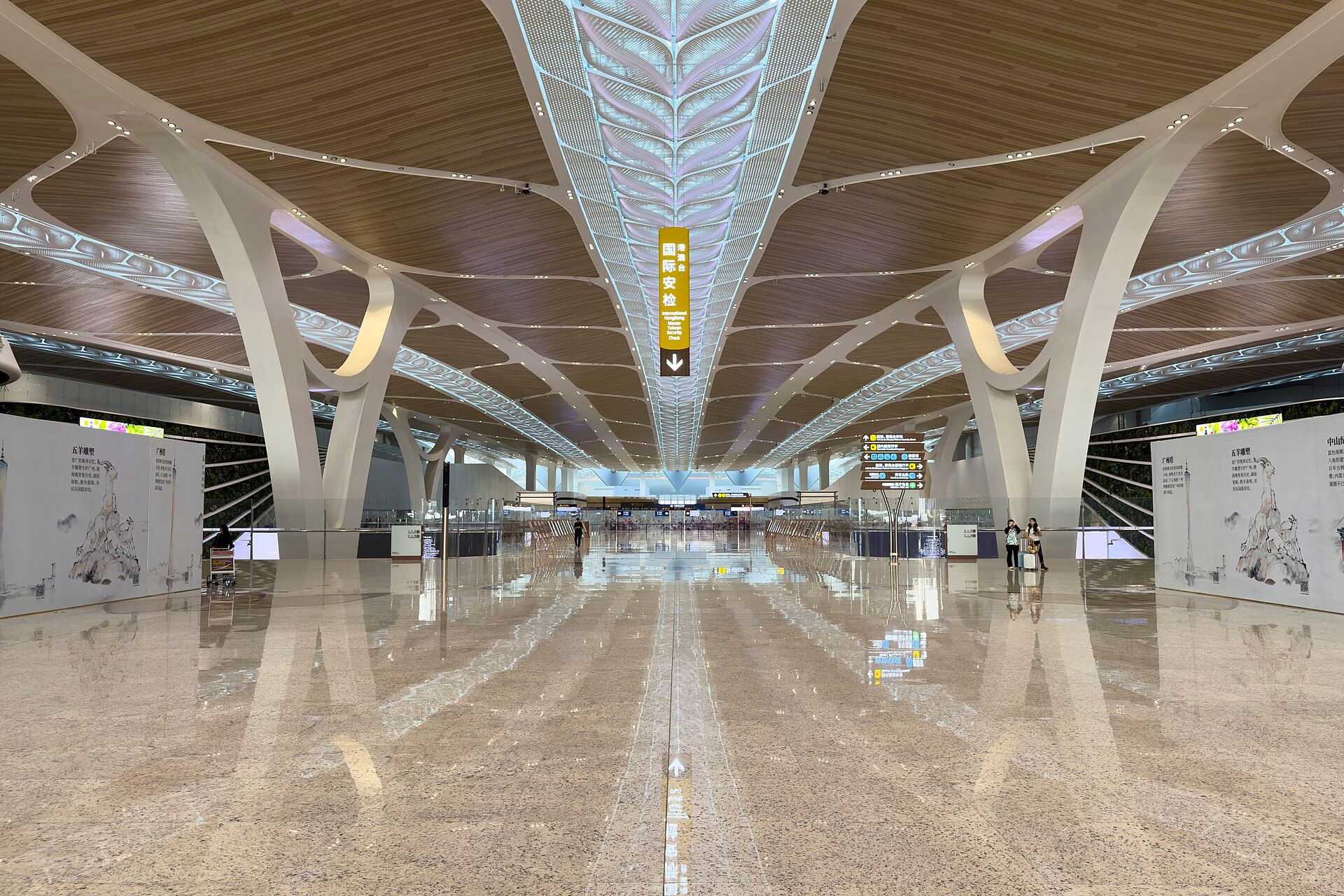 International and Hong Kong-Macao-Taiwan security check entrance, Terminal 3, Guangzhou Baiyun International Airport